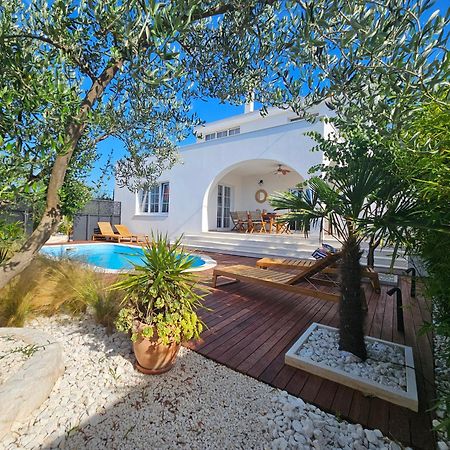 טרוגיר The Three Flowers Pool House מראה חיצוני תמונה