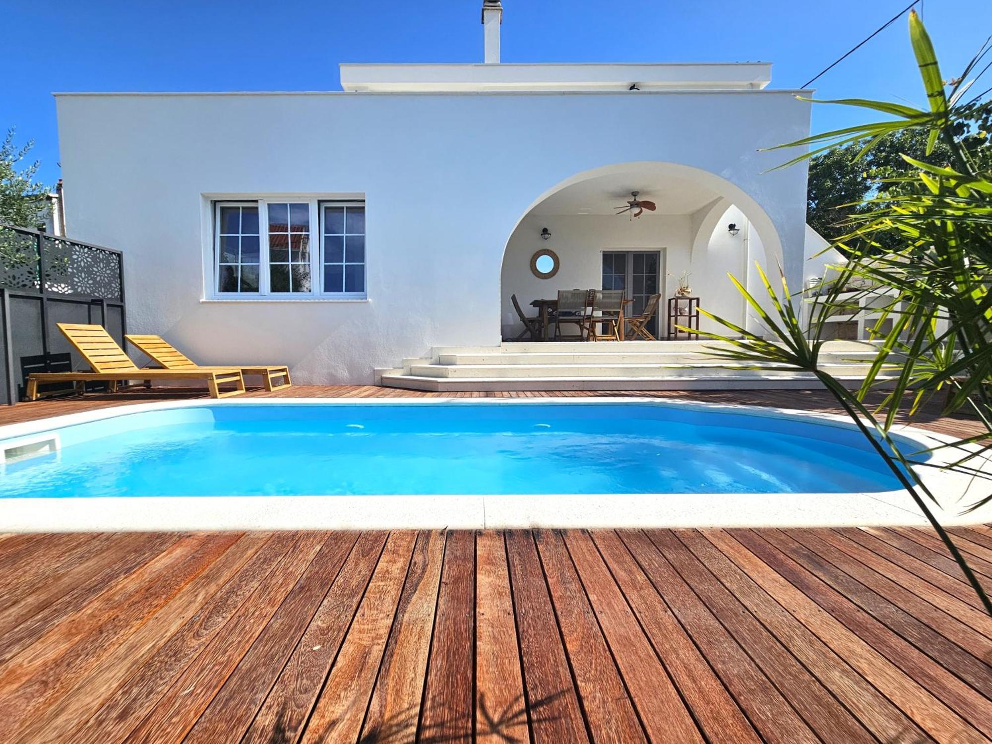 טרוגיר The Three Flowers Pool House מראה חיצוני תמונה