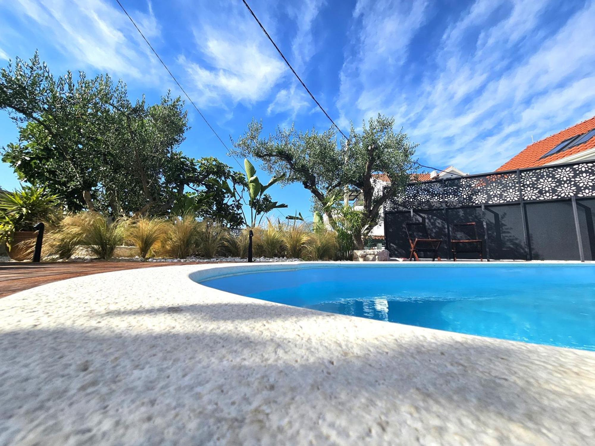 טרוגיר The Three Flowers Pool House מראה חיצוני תמונה