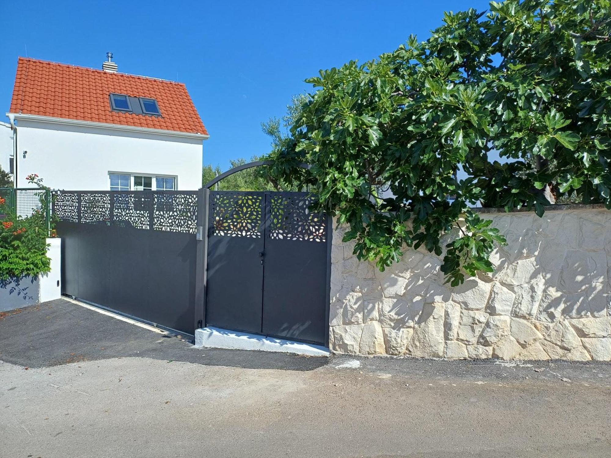 טרוגיר The Three Flowers Pool House מראה חיצוני תמונה
