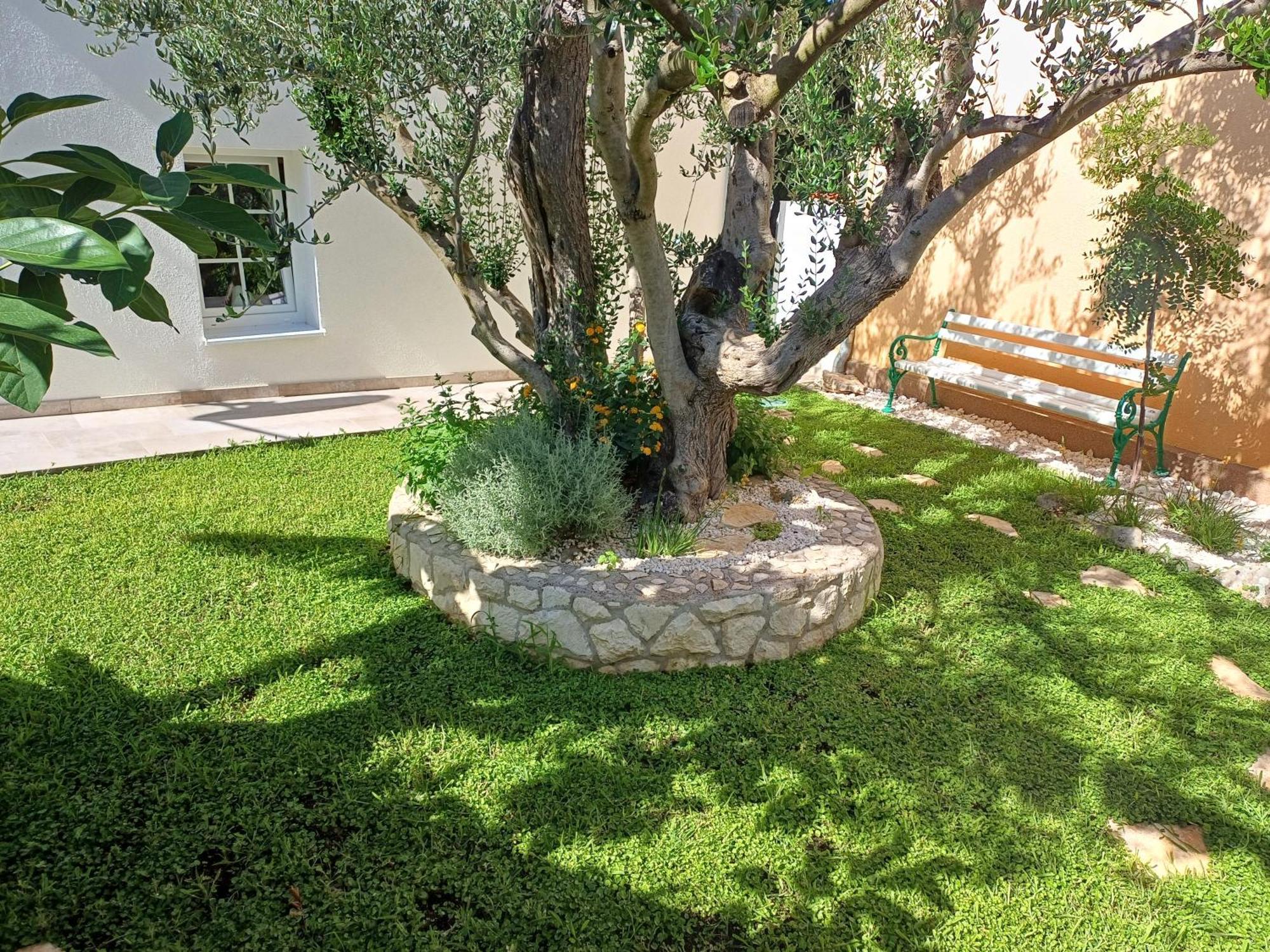 טרוגיר The Three Flowers Pool House מראה חיצוני תמונה